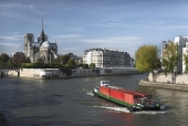 Transport fluvial, barge de déchets